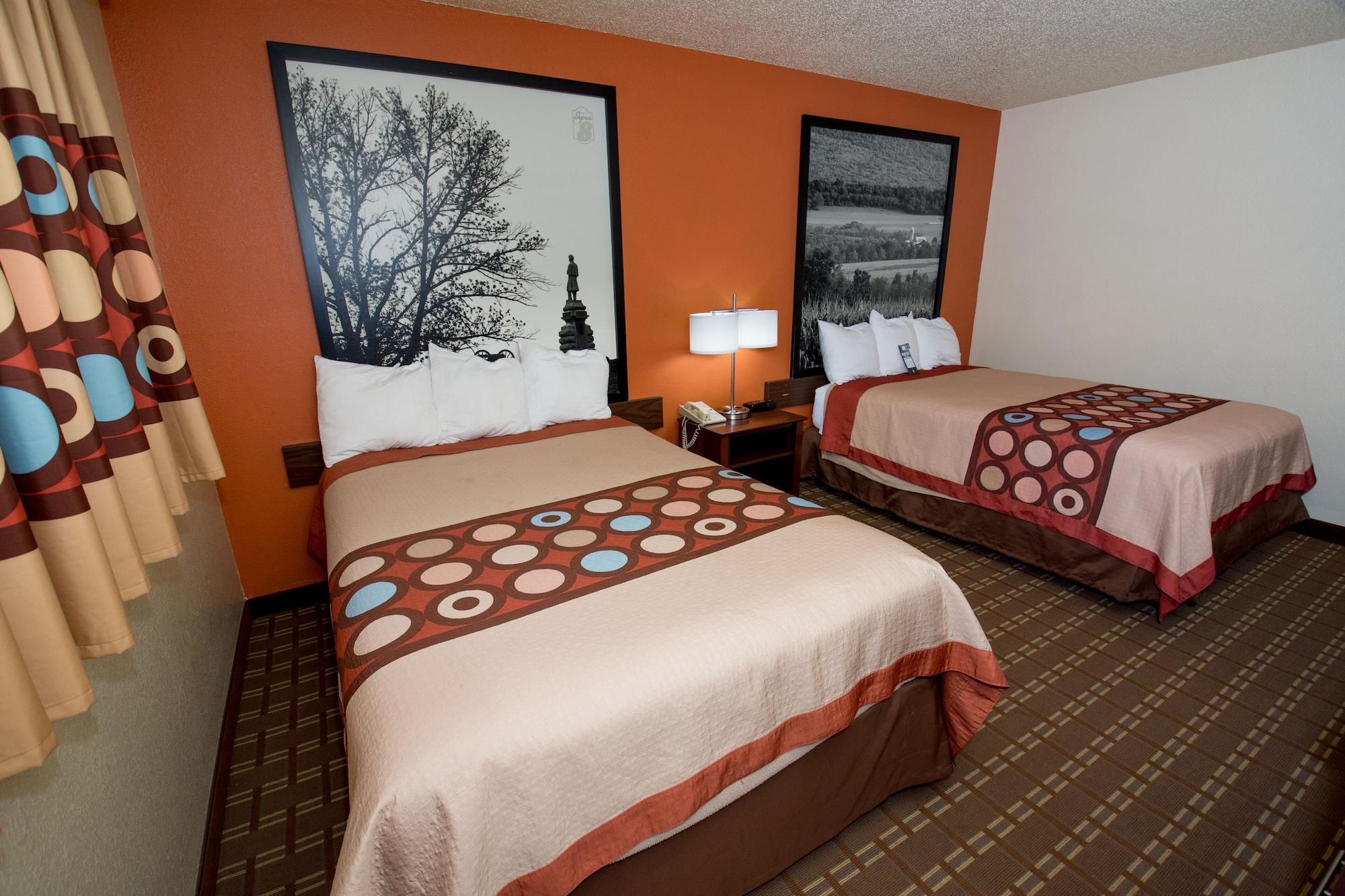 Super 8 By Wyndham Altoona Hotell Exteriör bild