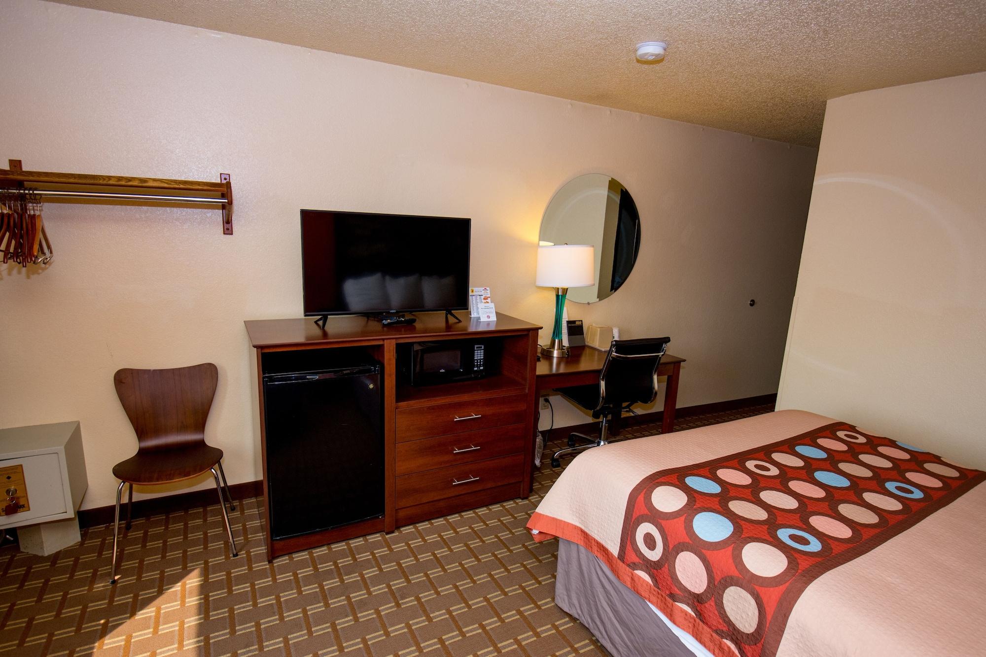 Super 8 By Wyndham Altoona Hotell Exteriör bild