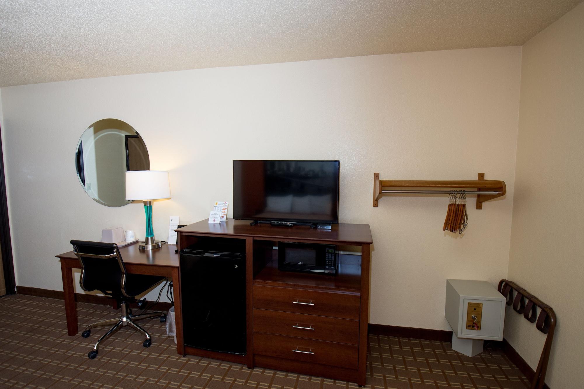 Super 8 By Wyndham Altoona Hotell Exteriör bild
