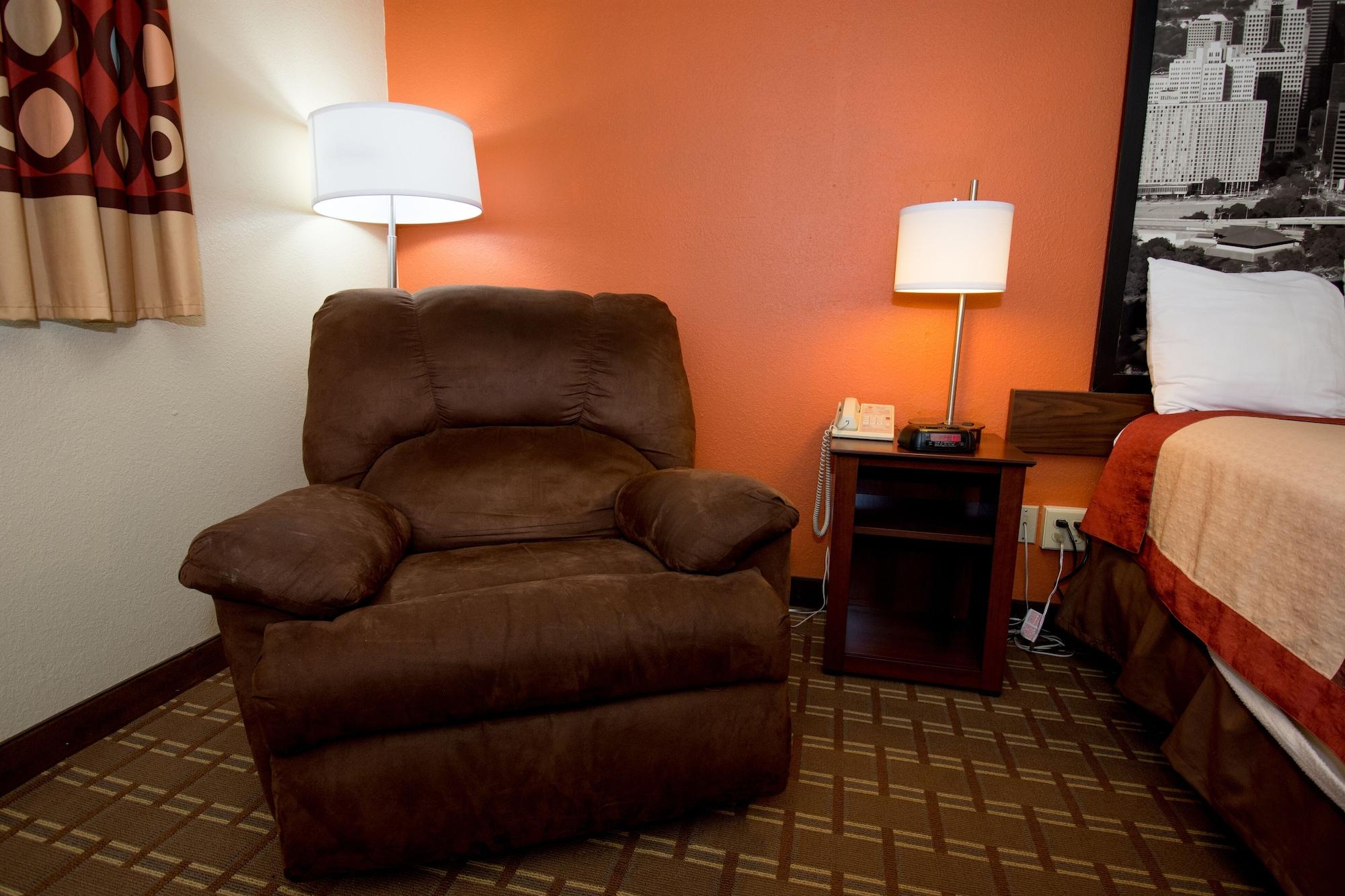 Super 8 By Wyndham Altoona Hotell Exteriör bild