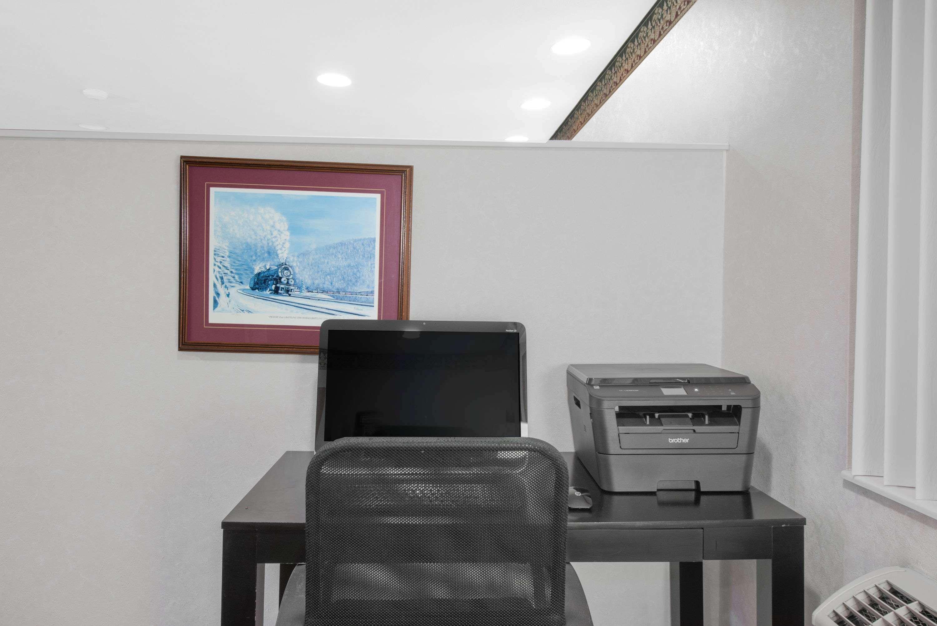Super 8 By Wyndham Altoona Hotell Exteriör bild
