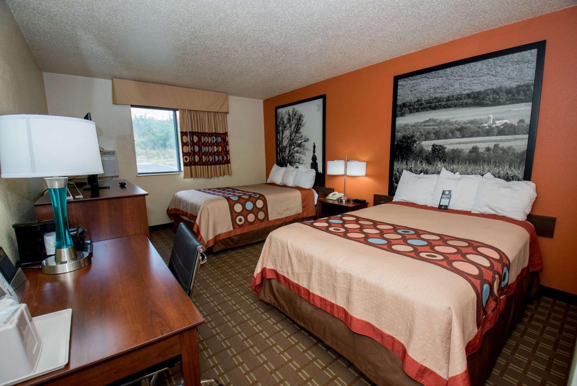 Super 8 By Wyndham Altoona Hotell Exteriör bild