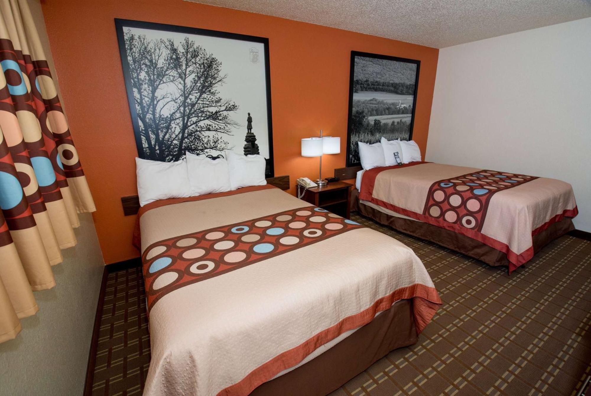 Super 8 By Wyndham Altoona Hotell Exteriör bild
